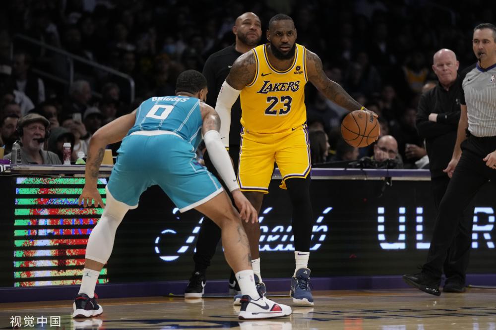 之处的足球 之处的足球